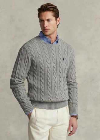 Harmaa miesten Ralph Lauren kaapelineulotut puuvillaiset neulepuserot Harmaa miesten Ralph Lauren kaapelineulotut puuvillaiset neulepuserot
