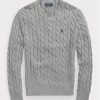 Harmaa miesten Ralph Lauren kaapelineulotut puuvillaiset neulepuserot Harmaa miesten Ralph Lauren kaapelineulotut puuvillaiset neulepuserot