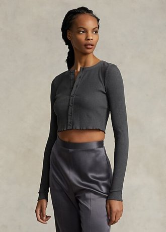 Harmaa naisten Ralph Lauren -resorihousut napit edessä Harmaa naisten Ralph Lauren -resorihousut napit edessä