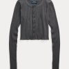 Harmaa naisten Ralph Lauren -resorihousut napit edessä Harmaa naisten Ralph Lauren -resorihousut napit edessä