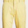 Keltaiset miesten Ralph Laurenin räätälöidyt joustavat Twill-shortsit