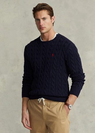 Laivastonsiniset miesten Ralph Lauren kaapelineulotut puuvillaiset neulepuserot Laivastonsiniset miesten Ralph Lauren kaapelineulotut puuvillaiset neulepuserot