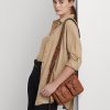 Lauren Tan naisten Ralph Lauren -nastalliset nahkaiset keskikokoiset Noa Crossbody -laukut Lauren Tan naisten Ralph Lauren -nastalliset nahkaiset keskikokoiset Noa Crossbody -laukut