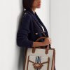 Lauren Tan/Navy naisten Ralph Lauren Canvas -suuret Symone-kangaskassit Lauren Tan/Navy naisten Ralph Lauren Canvas -suuret Symone-kangaskassit