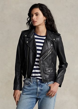 Musta naisten Ralph Lauren Valmistettu täysjyväisestä, joustavasta lampaannahasta, tämä Polon moton ylellinen iteraatio tuo keskustan tunnelmaa ja vapaahenkistä tyyliä. Takit Musta naisten Ralph Lauren Valmistettu täysjyväisestä, joustavasta lampaannahasta, tämä Polon moton ylellinen iteraatio tuo keskustan tunnelmaa ja vapaahenkistä tyyliä. Takit