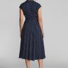 Naisten laivastonsininen/kermanvärinen Ralph Lauren Polka-Dot Silk Georgette -mekko Naisten laivastonsininen/kermanvärinen Ralph Lauren Polka-Dot Silk Georgette -mekko