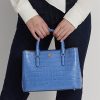 New England Blue naisten Ralph Lauren kohokuvioidut nahkaiset keskikokoiset Marcy-laukut New England Blue naisten Ralph Lauren kohokuvioidut nahkaiset keskikokoiset Marcy-laukut