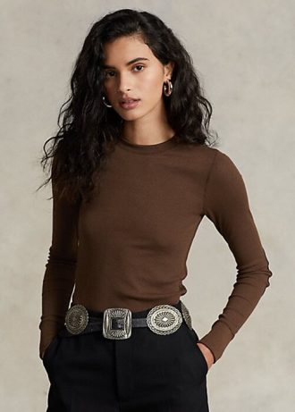 Ruskeat naisten Ralph Lauren -resorit mokkanahalla ja pitkähihaiset T-paidat