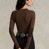Ruskeat naisten Ralph Lauren -resorit mokkanahalla ja pitkähihaiset T-paidat Ruskeat naisten Ralph Lauren -resorit mokkanahalla ja pitkähihaiset T-paidat