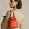Sunset Orange naisten Ralph Lauren -nahkaiset pienet Bellport Bucket -laukut Sunset Orange naisten Ralph Lauren -nahkaiset pienet Bellport Bucket -laukut